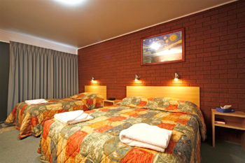 Lonsdale Motel 4*