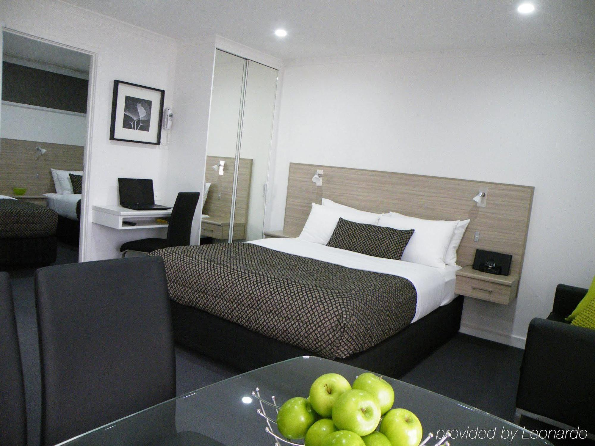 Lonsdale Motel